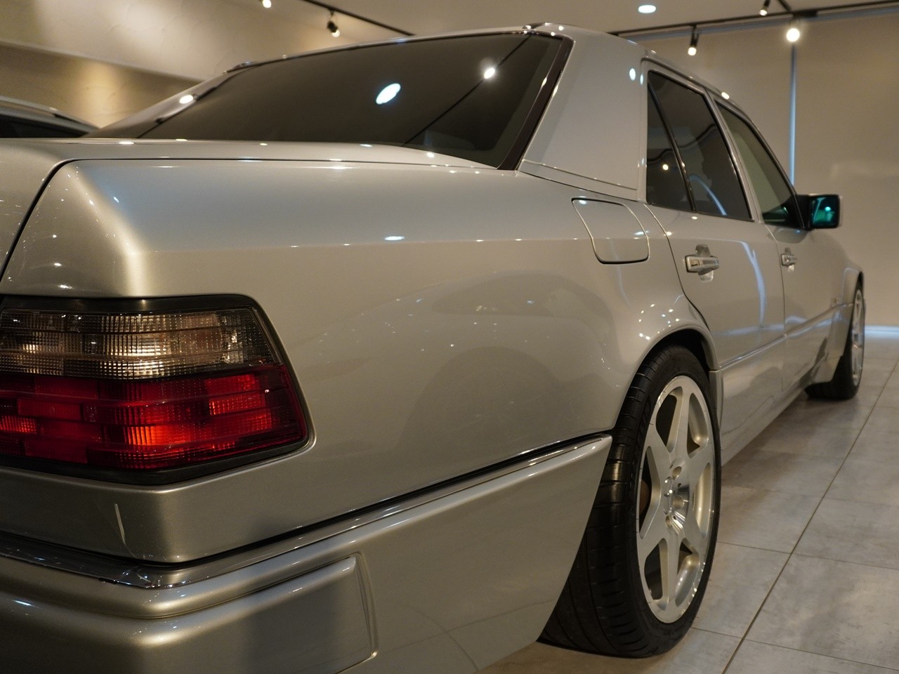 メルセデスベンツ Eクラス E500リミテッド 過去販売車輌 整備記録簿24枚