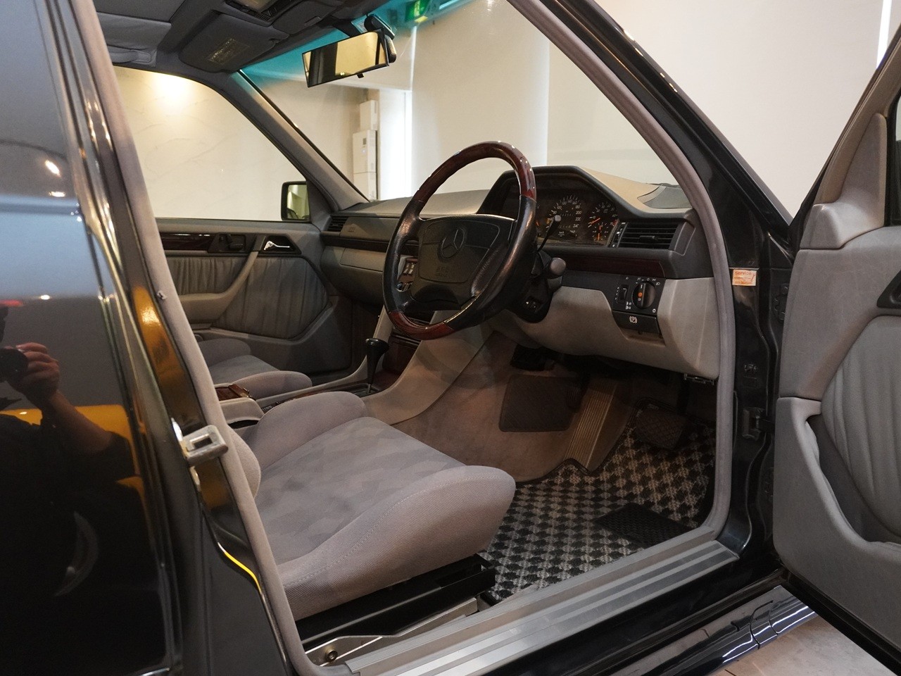 メルセデスベンツ　Eクラス