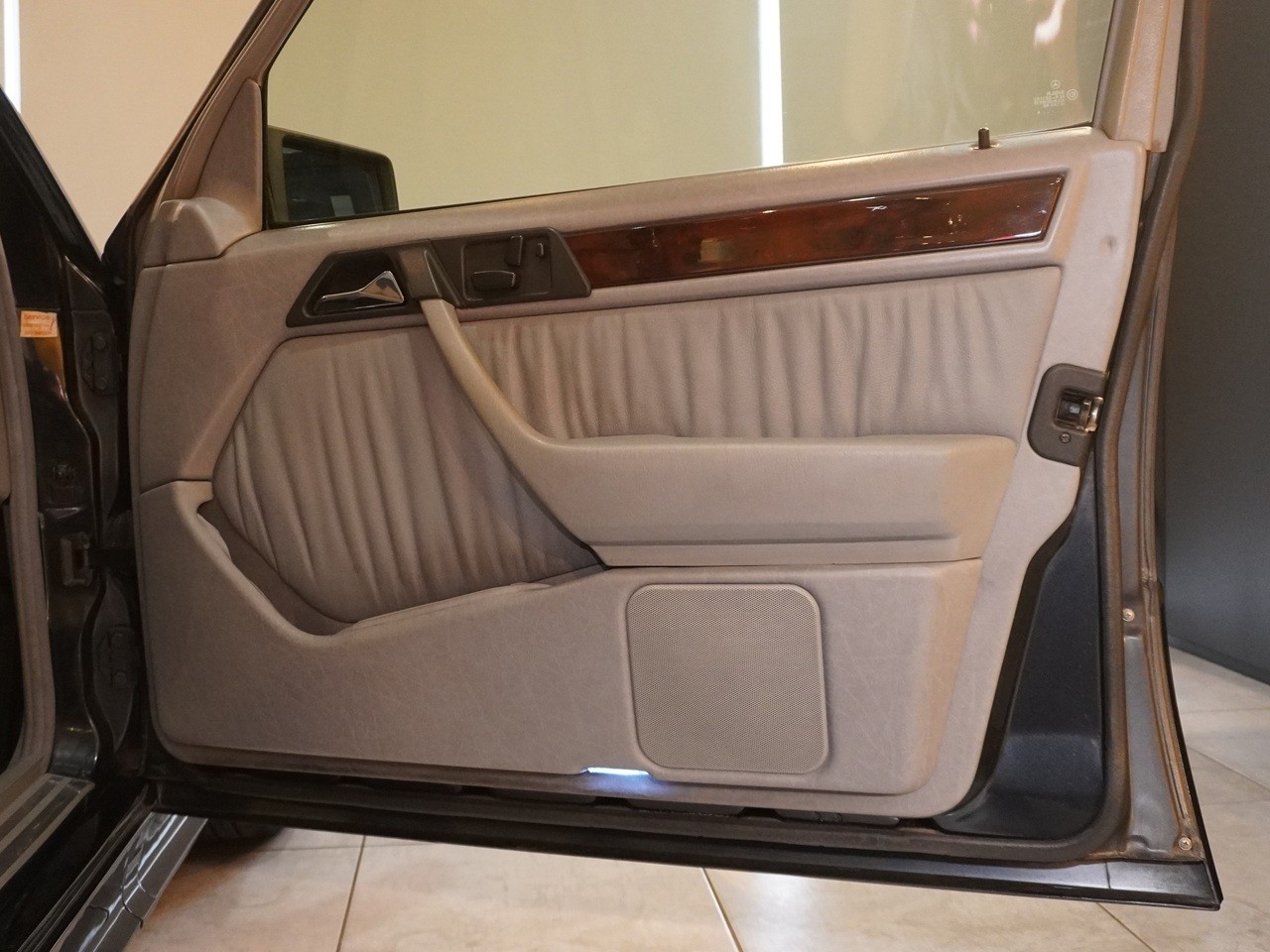 メルセデスベンツ　Eクラス