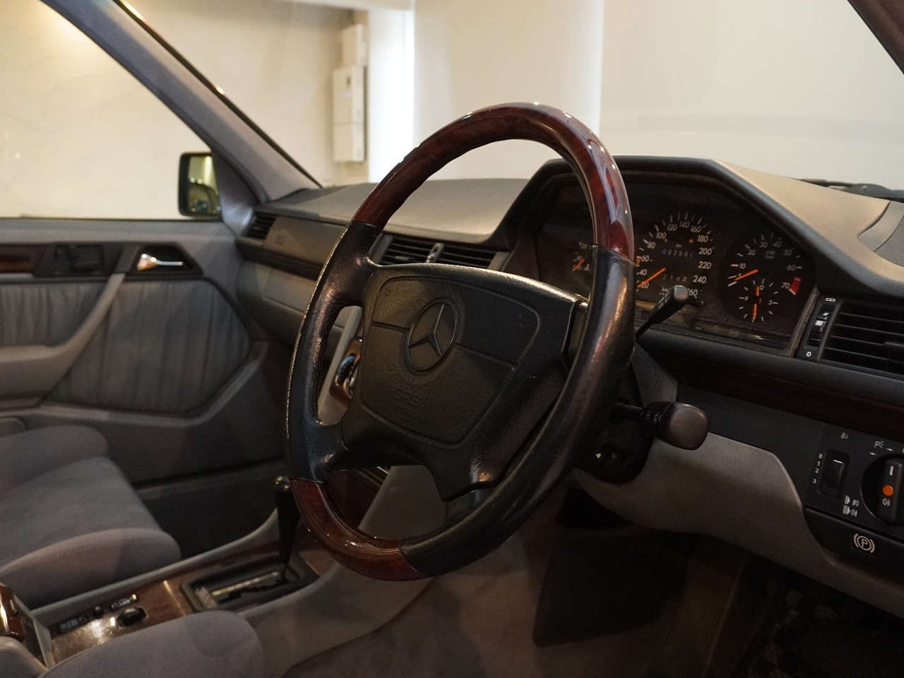 メルセデスベンツ　Eクラス