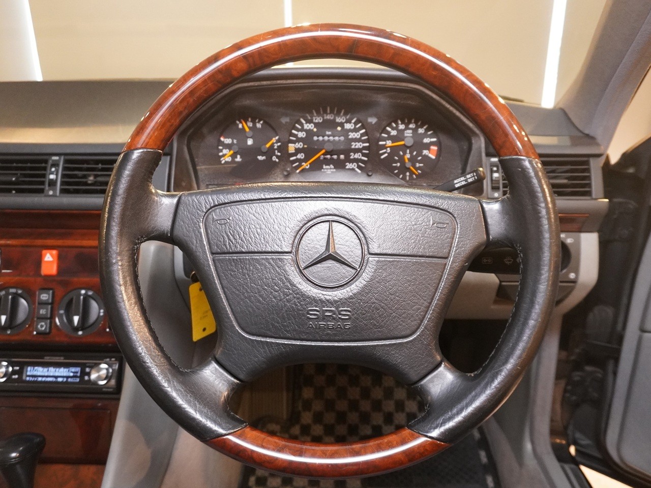 メルセデスベンツ　Eクラス