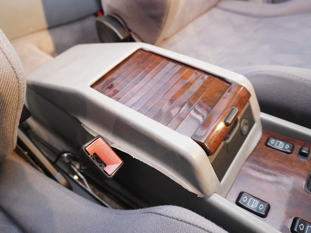 メルセデスベンツ　Eクラス