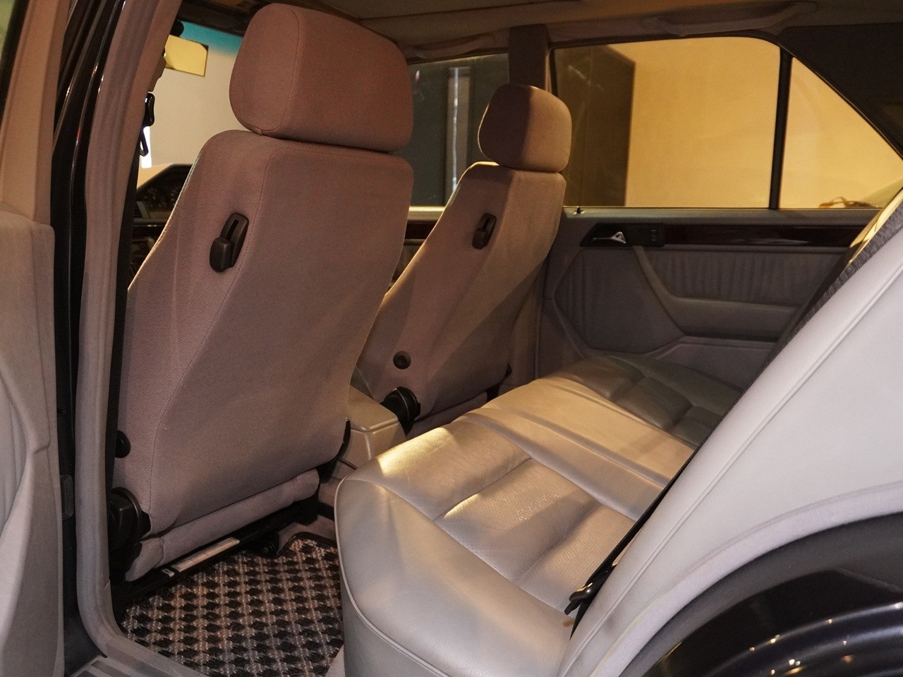 メルセデスベンツ　Eクラス