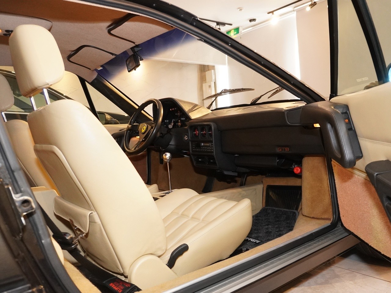 フェラーリ　328