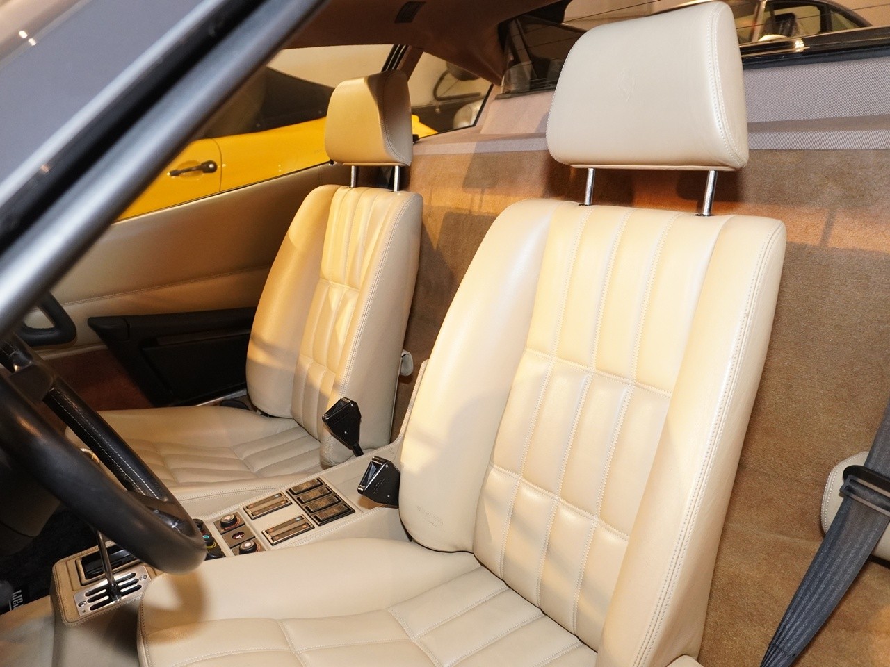 フェラーリ　328