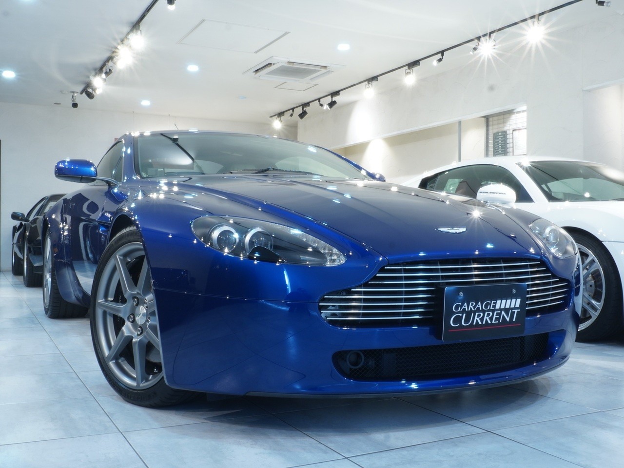 アストンマーティン　V8