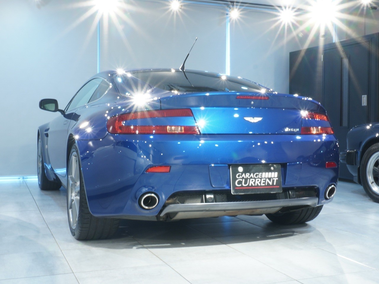 アストンマーティン　V8