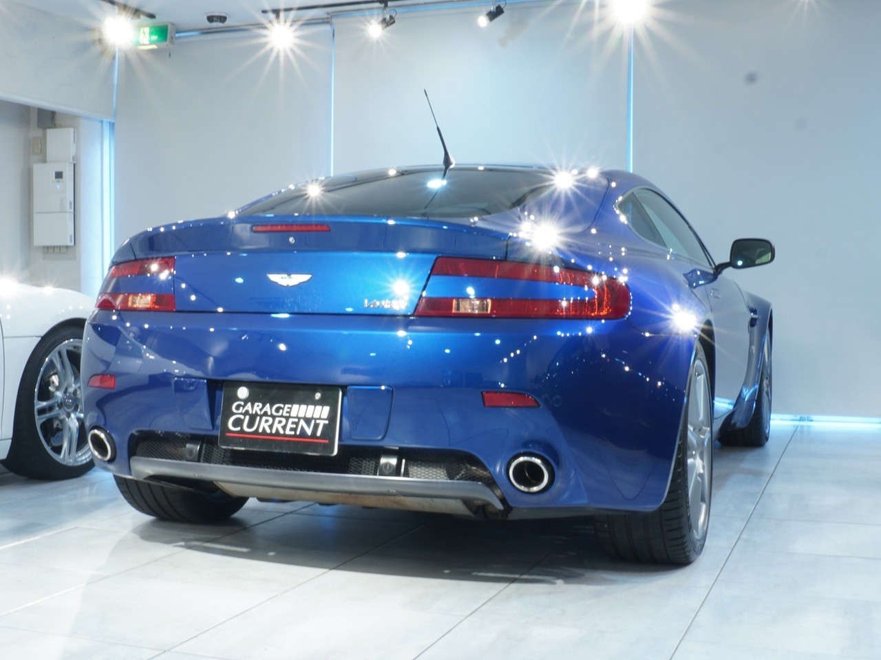 アストンマーティン　V8