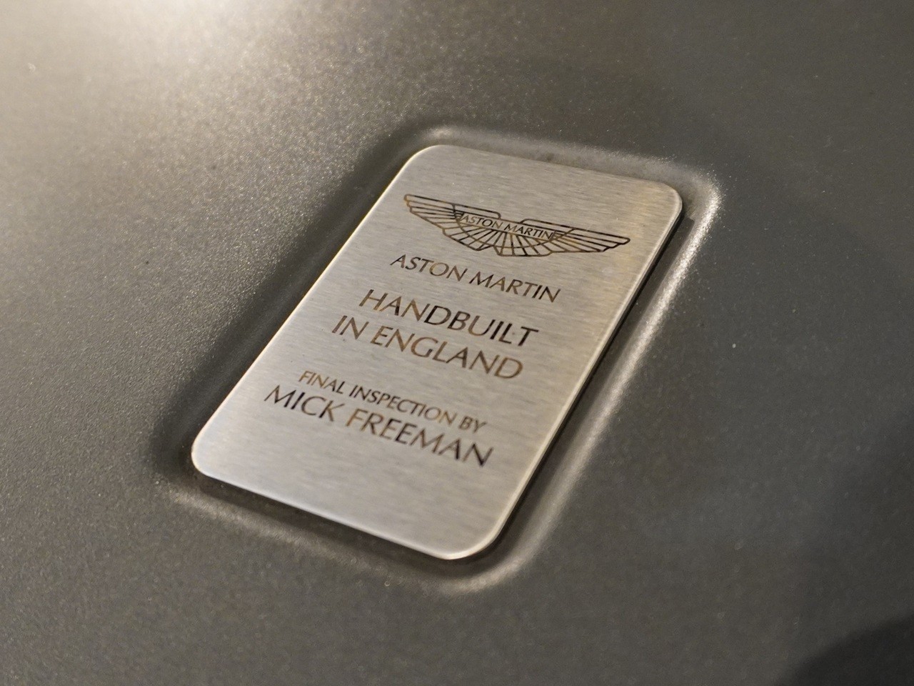 アストンマーティン　V8