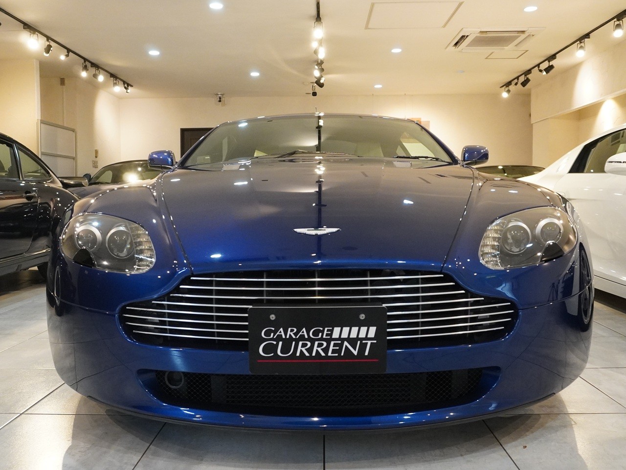 アストンマーティン　V8