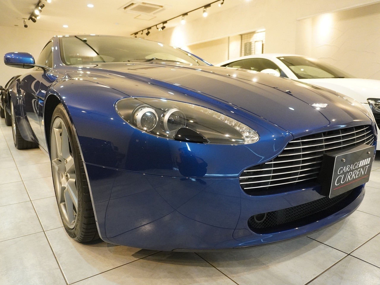 アストンマーティン　V8