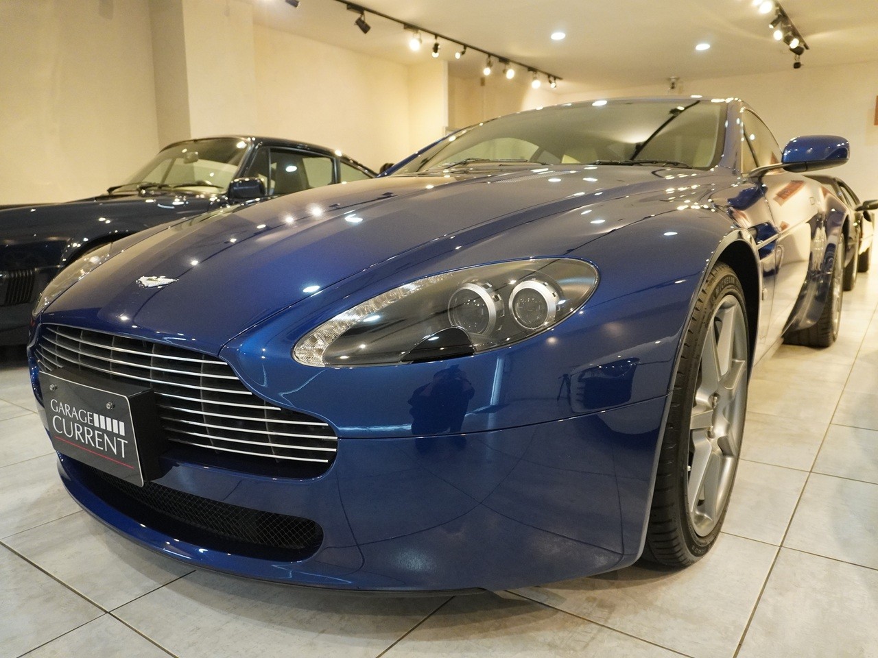 アストンマーティン　V8