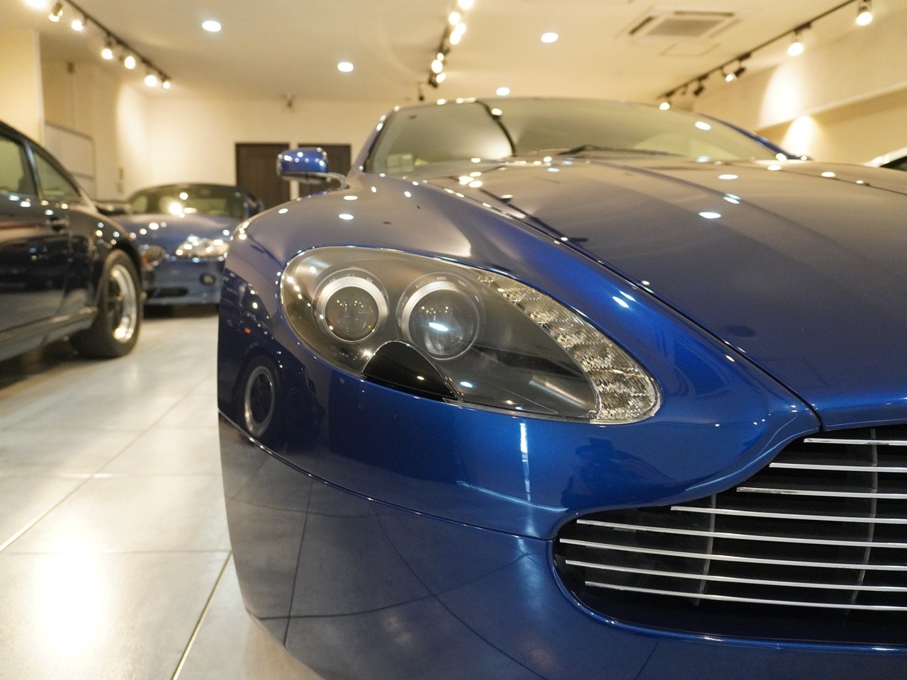 アストンマーティン　V8