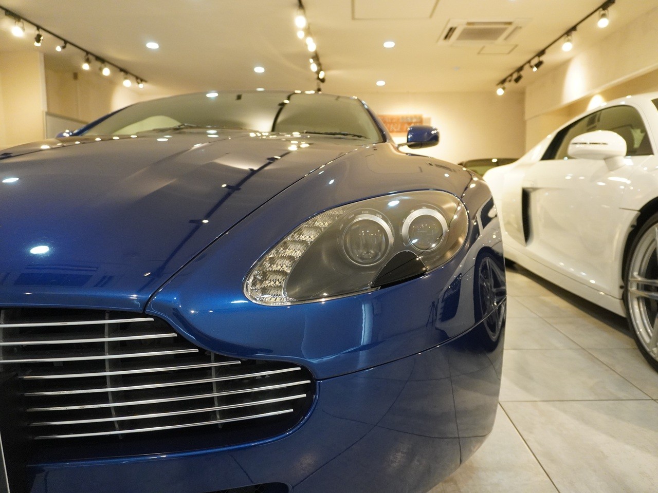 アストンマーティン　V8