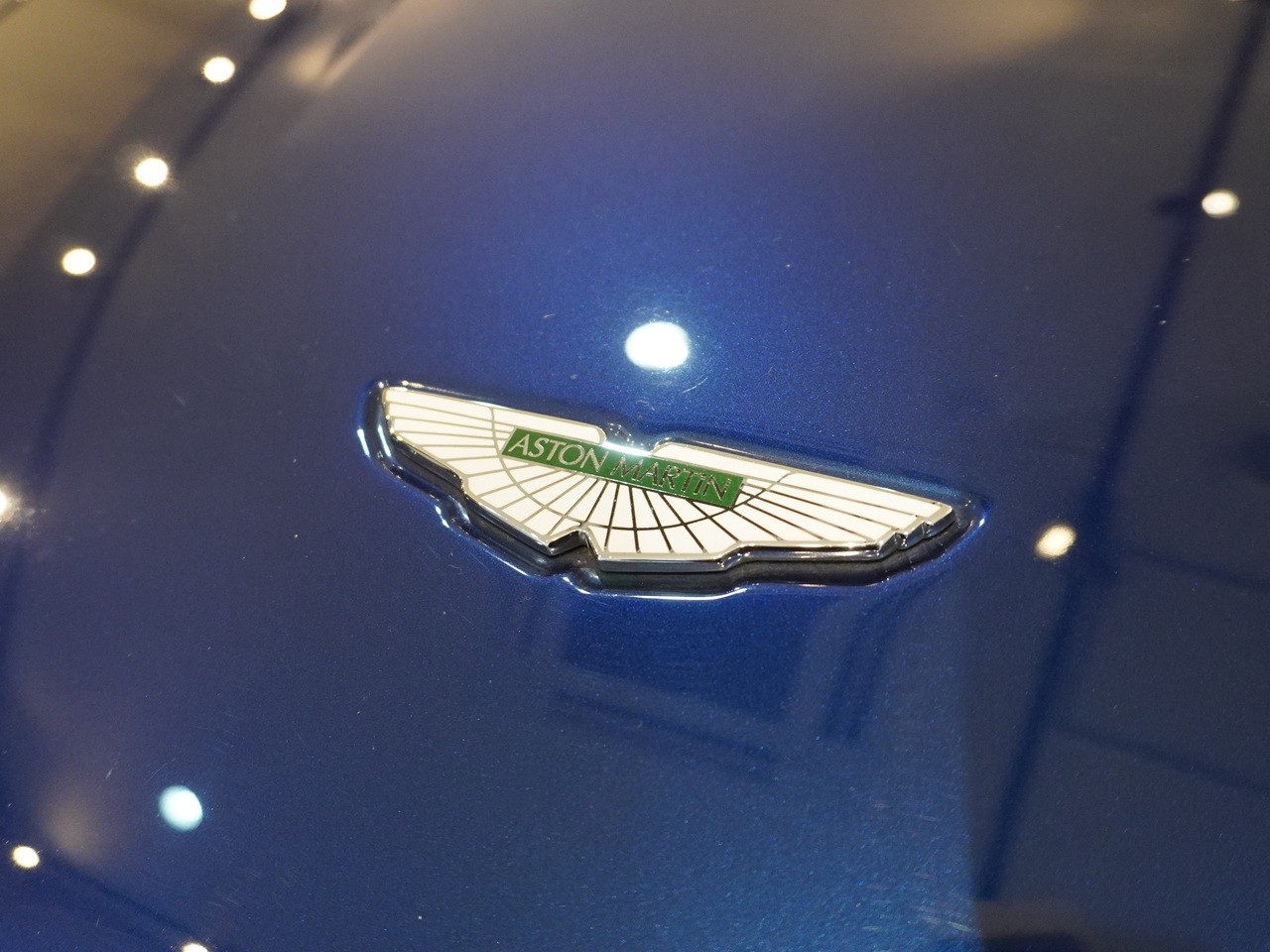 アストンマーティン　V8