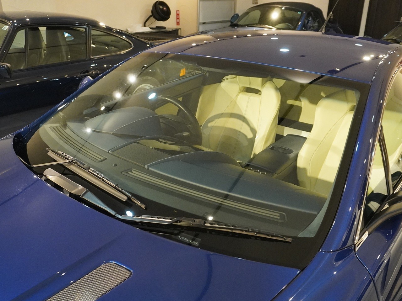 アストンマーティン　V8