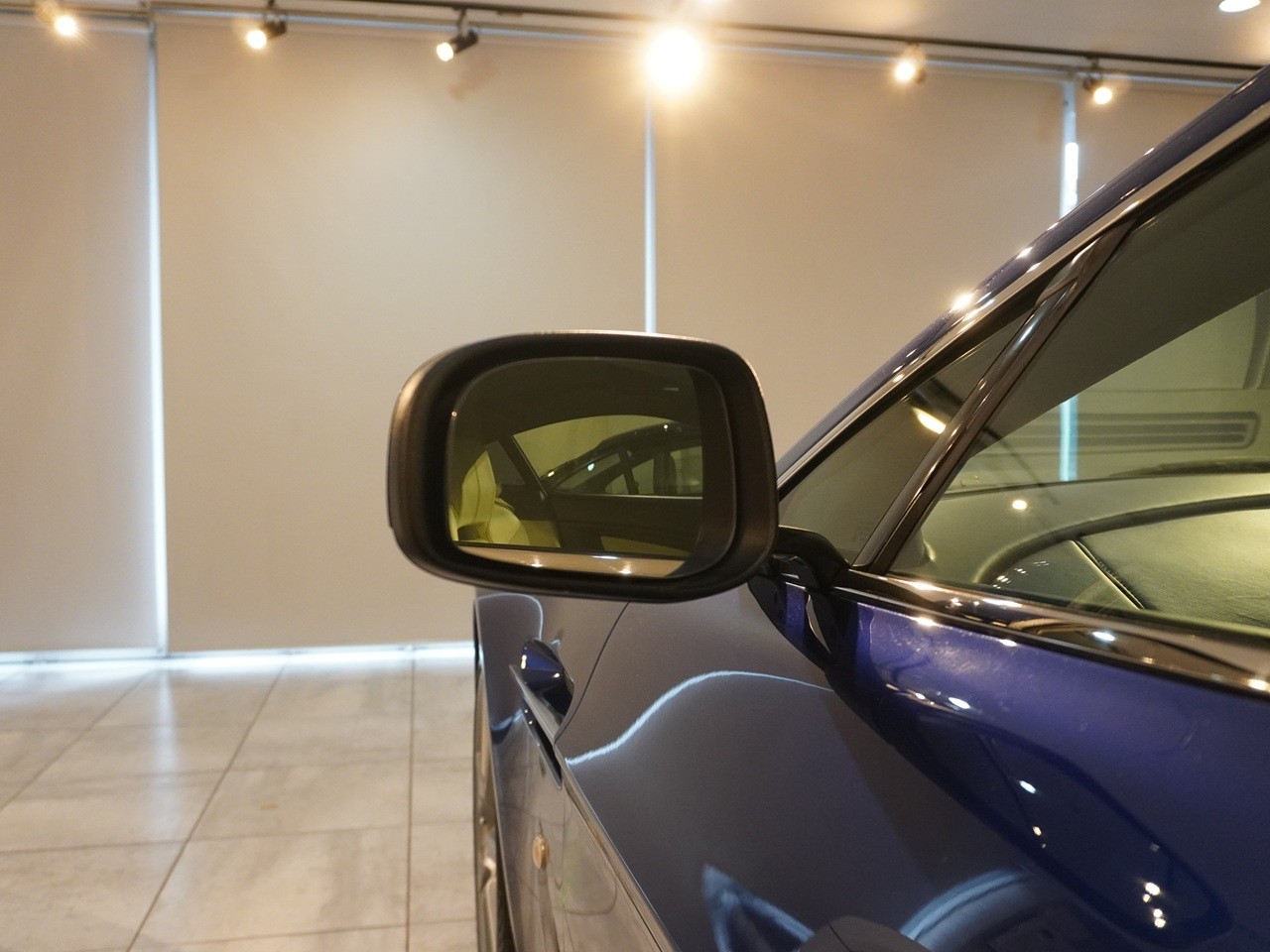 アストンマーティン　V8