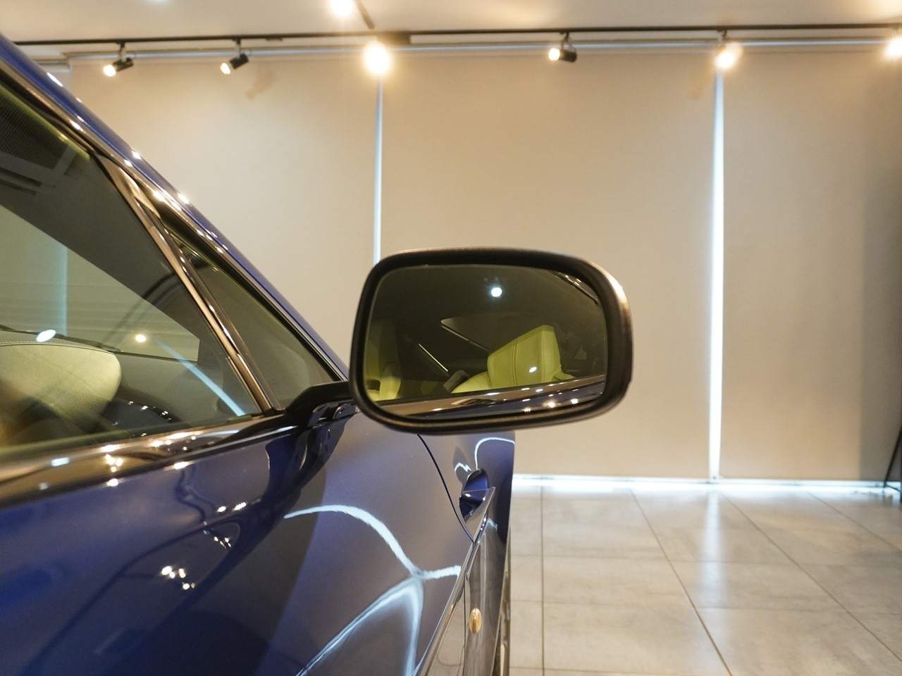 アストンマーティン　V8