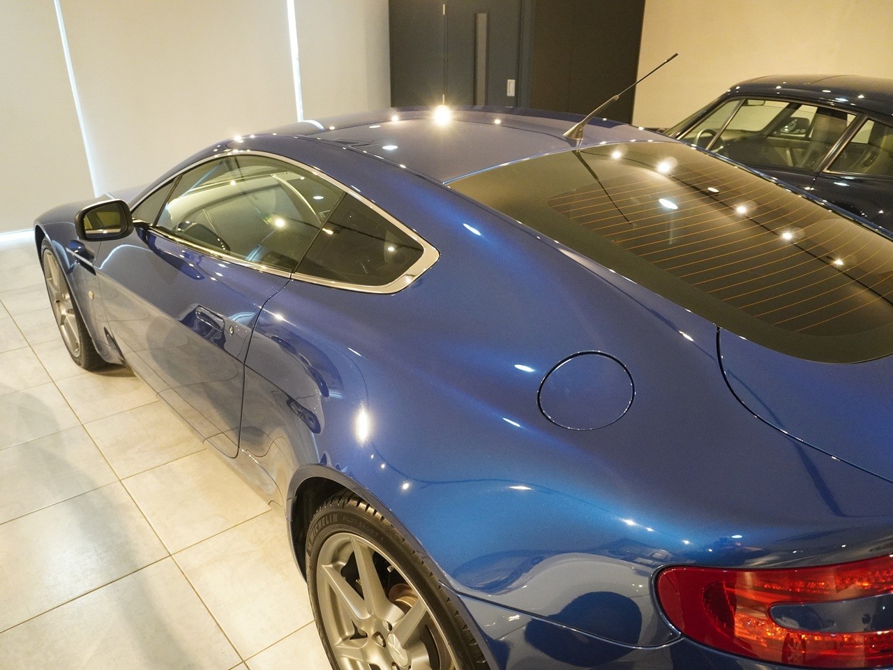 アストンマーティン　V8