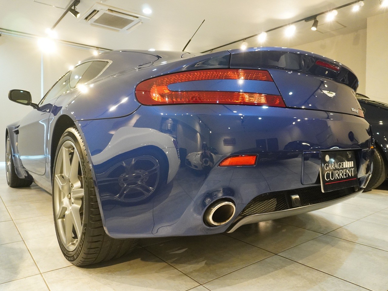 アストンマーティン　V8