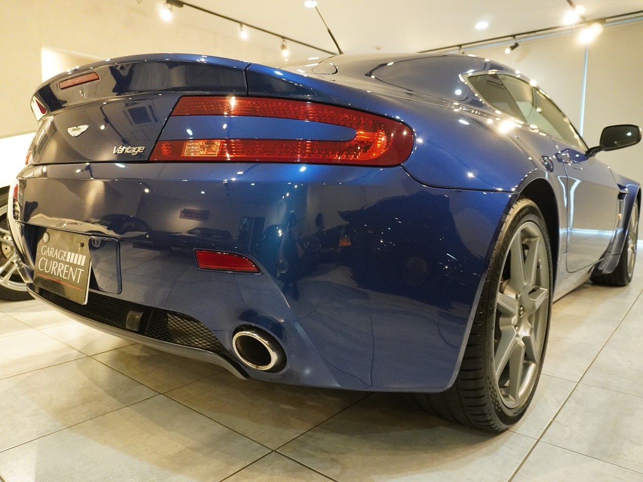 アストンマーティン　V8