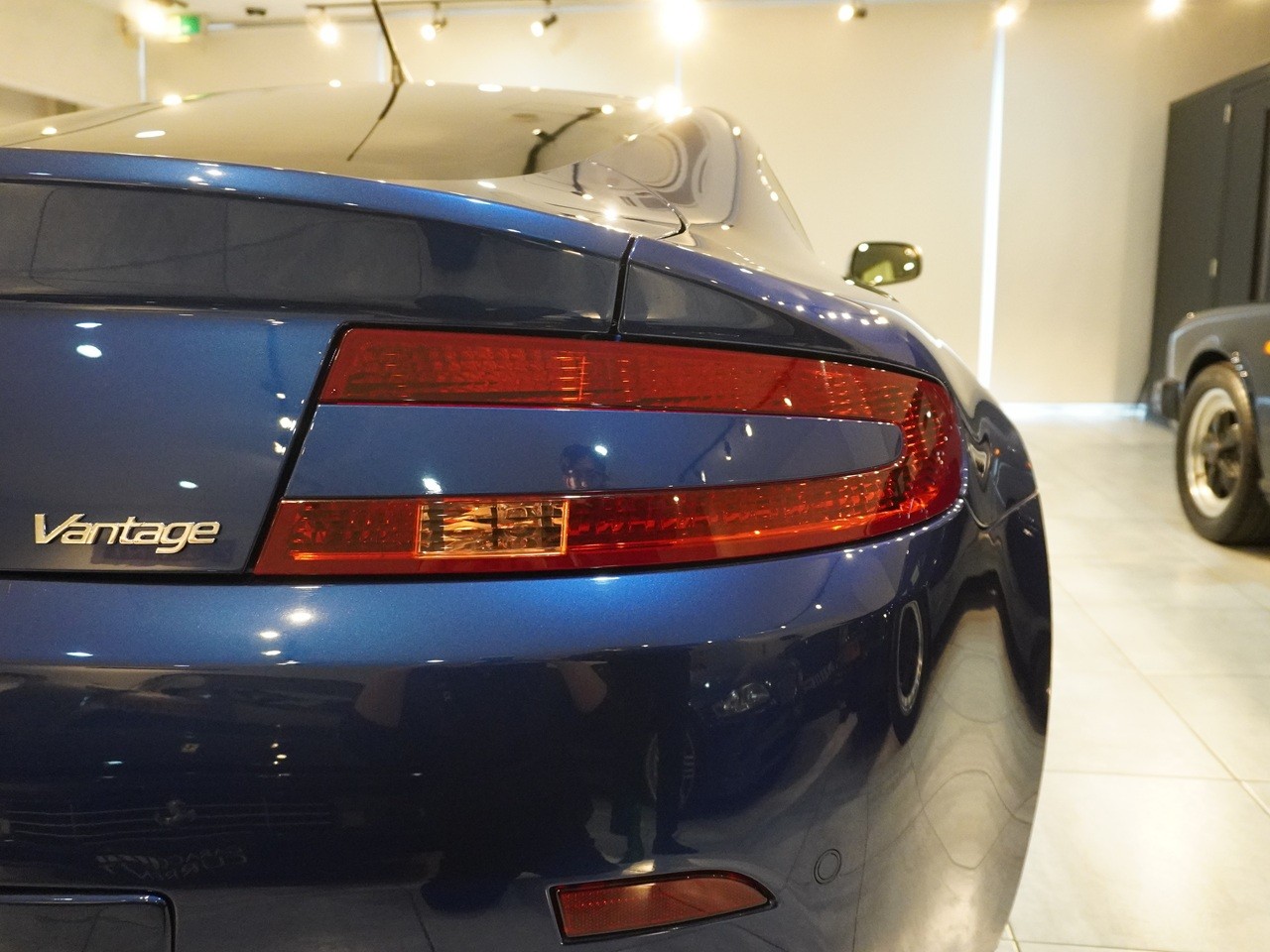 アストンマーティン　V8