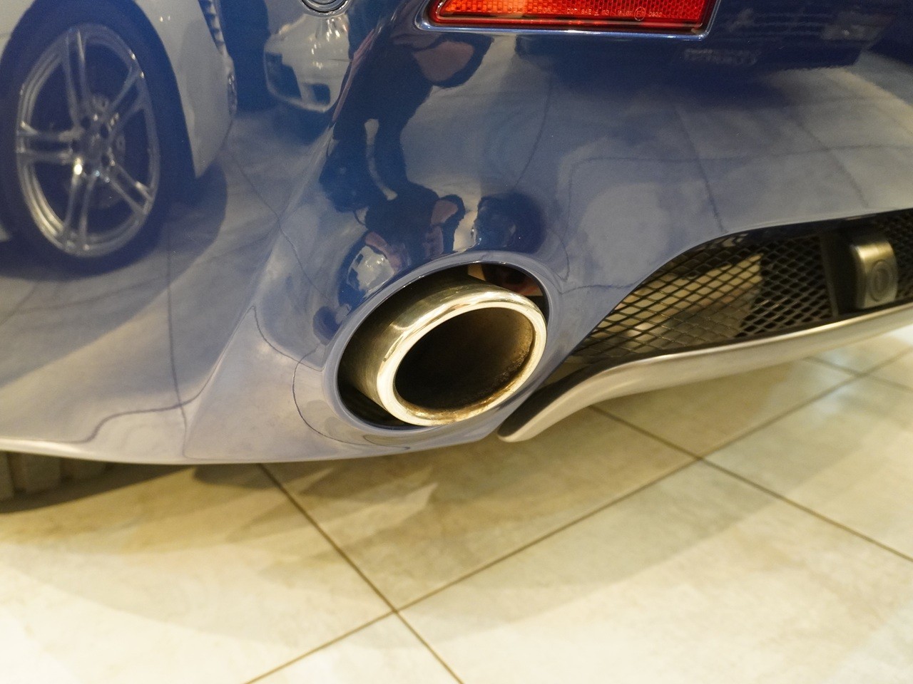 アストンマーティン　V8