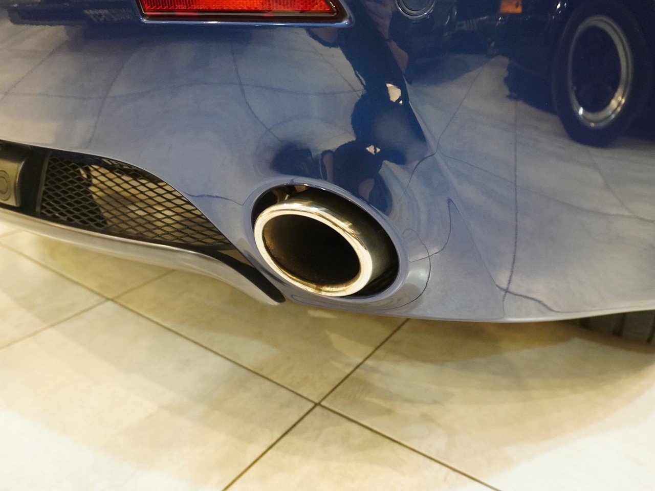 アストンマーティン　V8