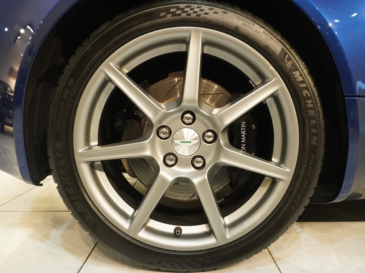 アストンマーティン　V8