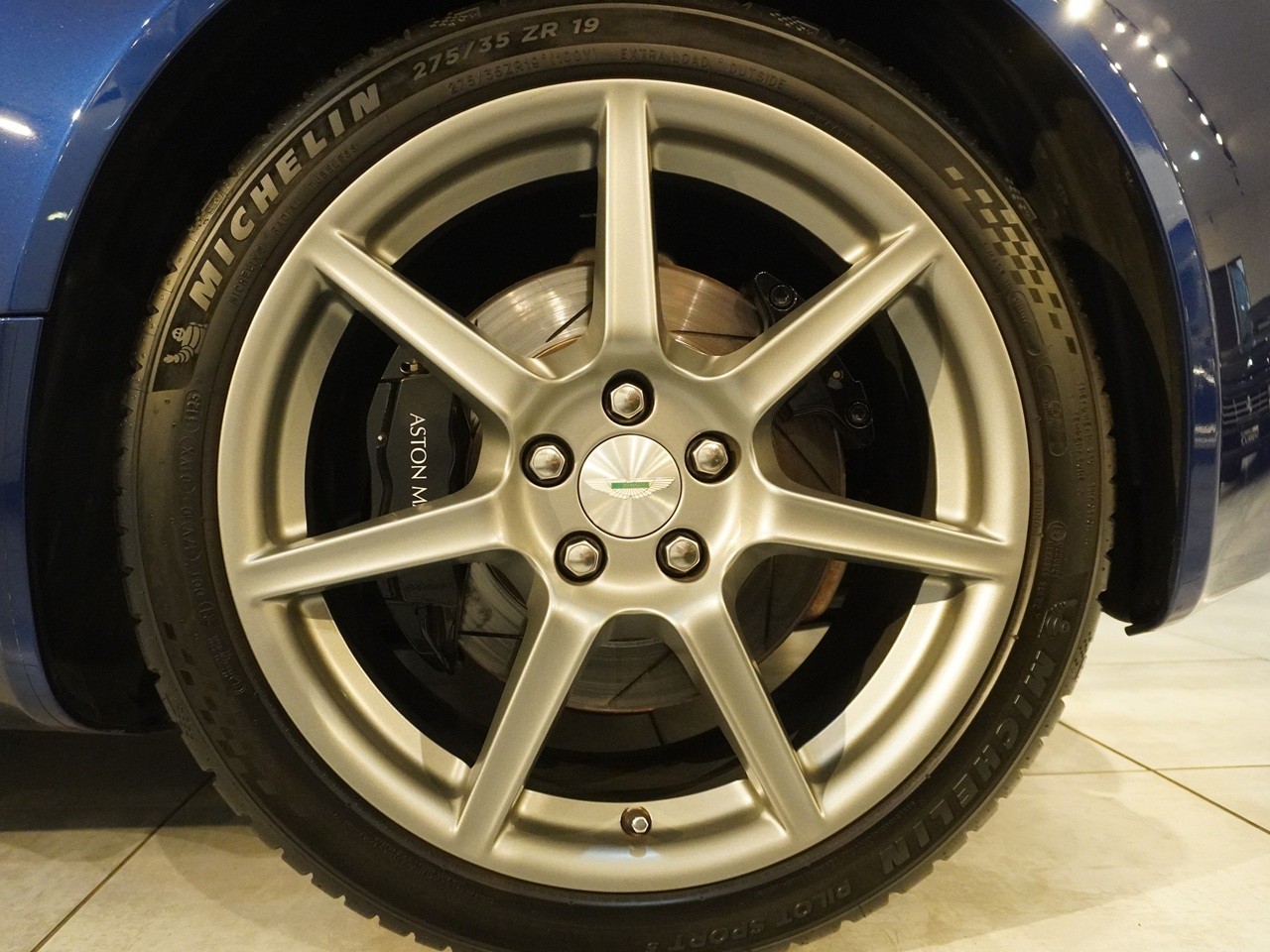 アストンマーティン　V8