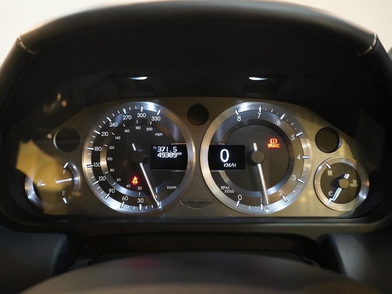 アストンマーティン　V8