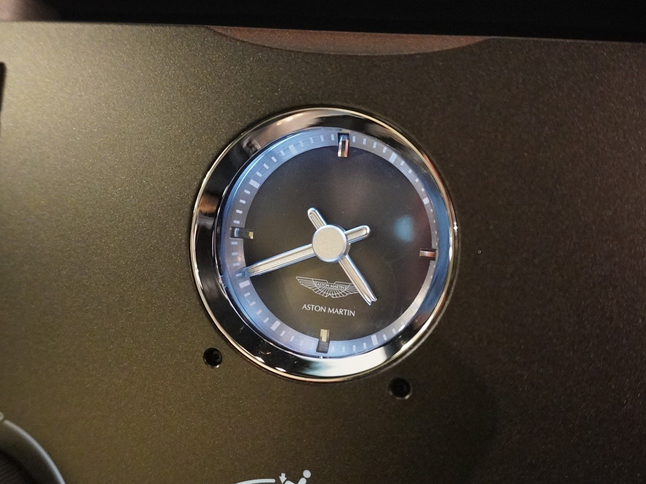 アストンマーティン　V8