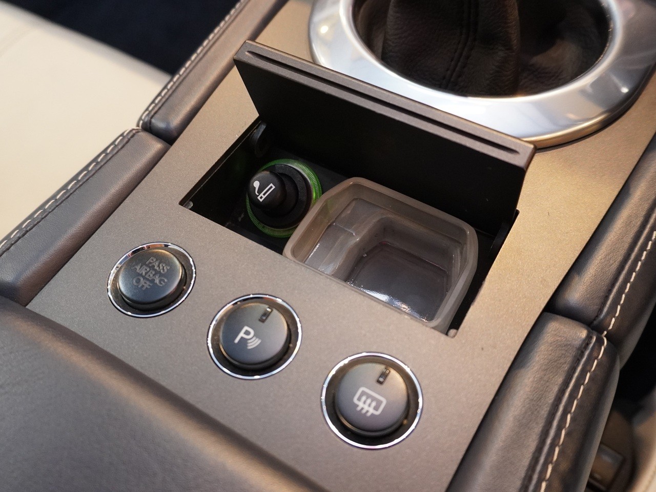 アストンマーティン　V8