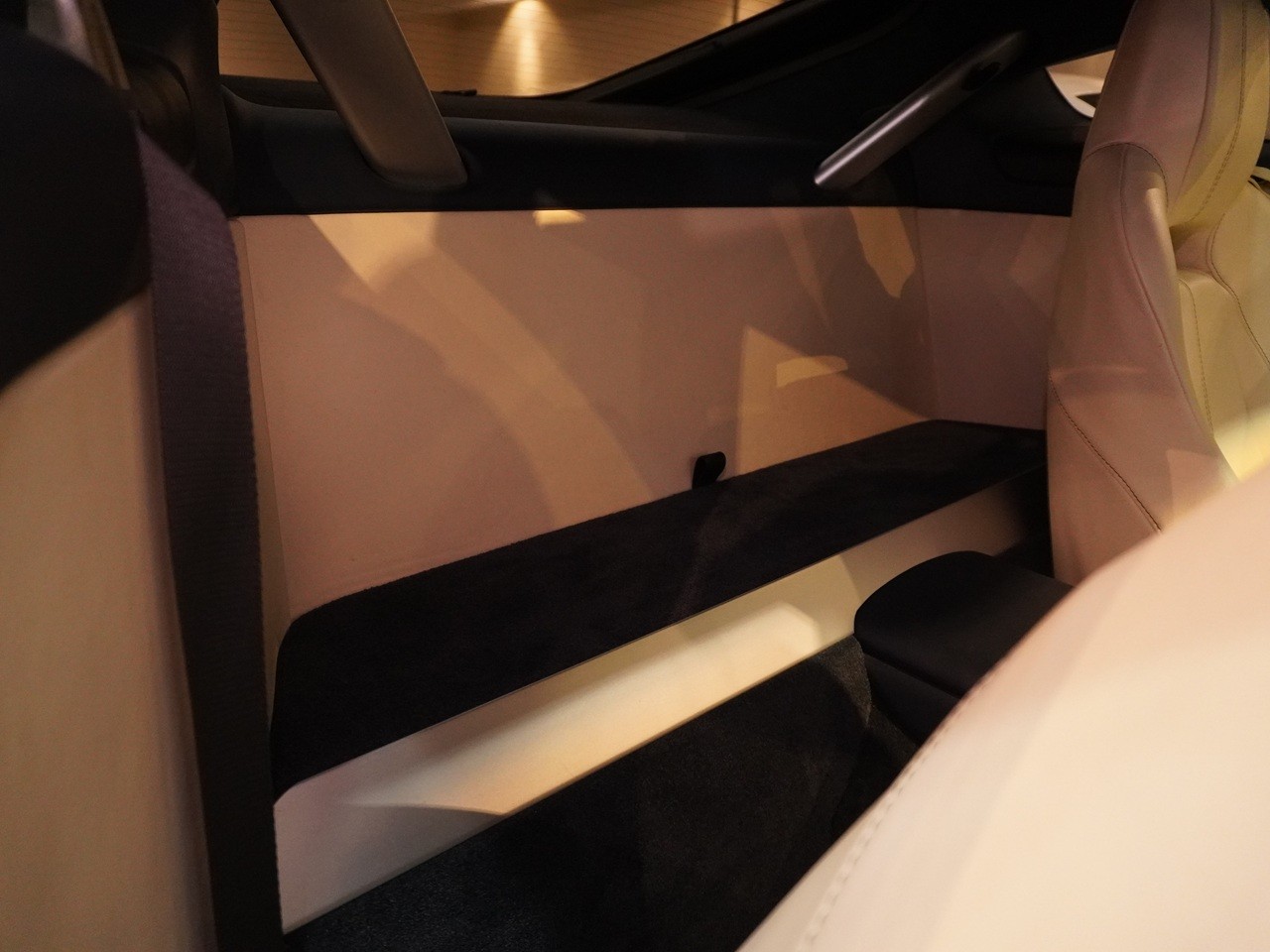 アストンマーティン　V8