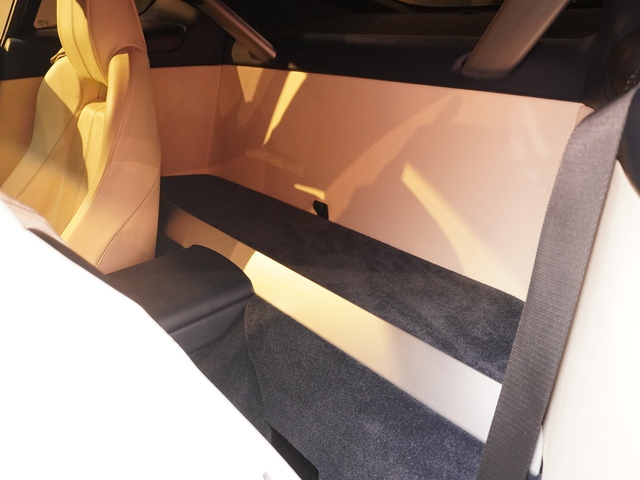 アストンマーティン　V8