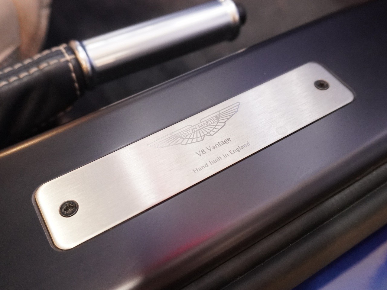 アストンマーティン　V8