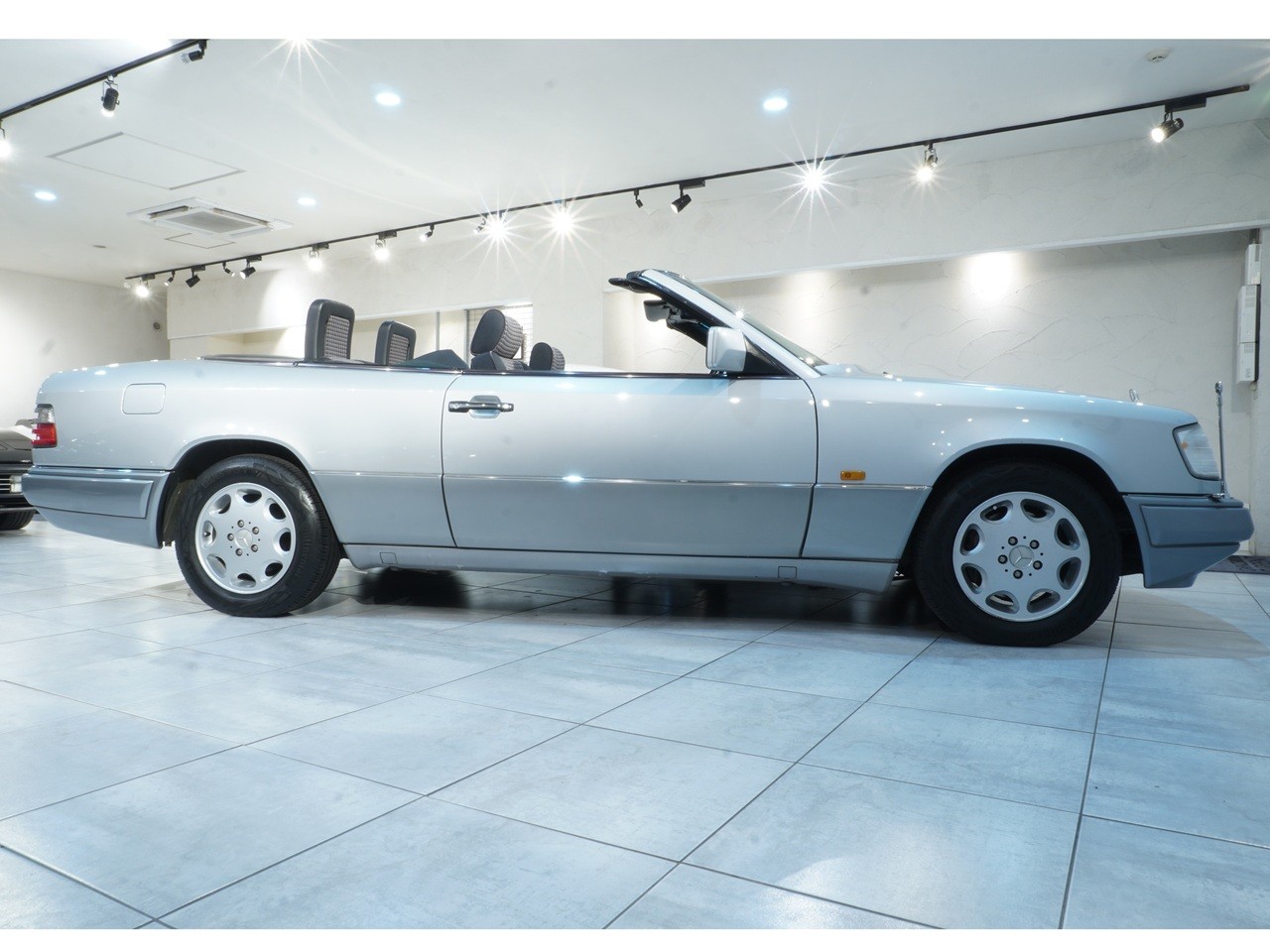 メルセデスベンツ　Eクラス