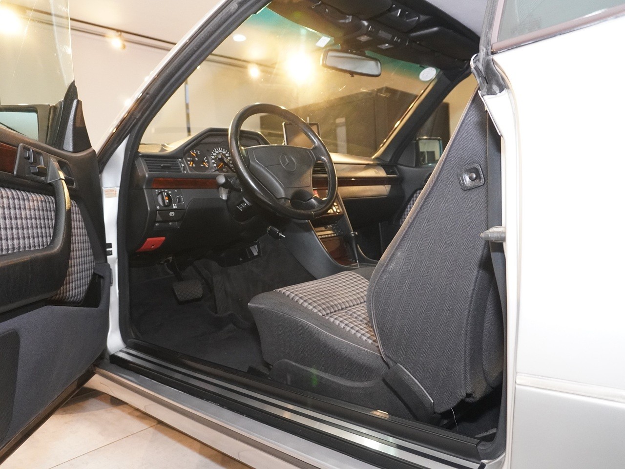 メルセデスベンツ　Eクラス