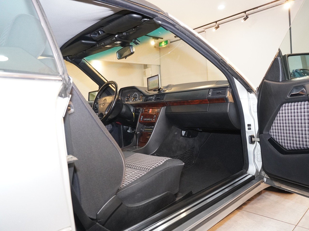 メルセデスベンツ　Eクラス