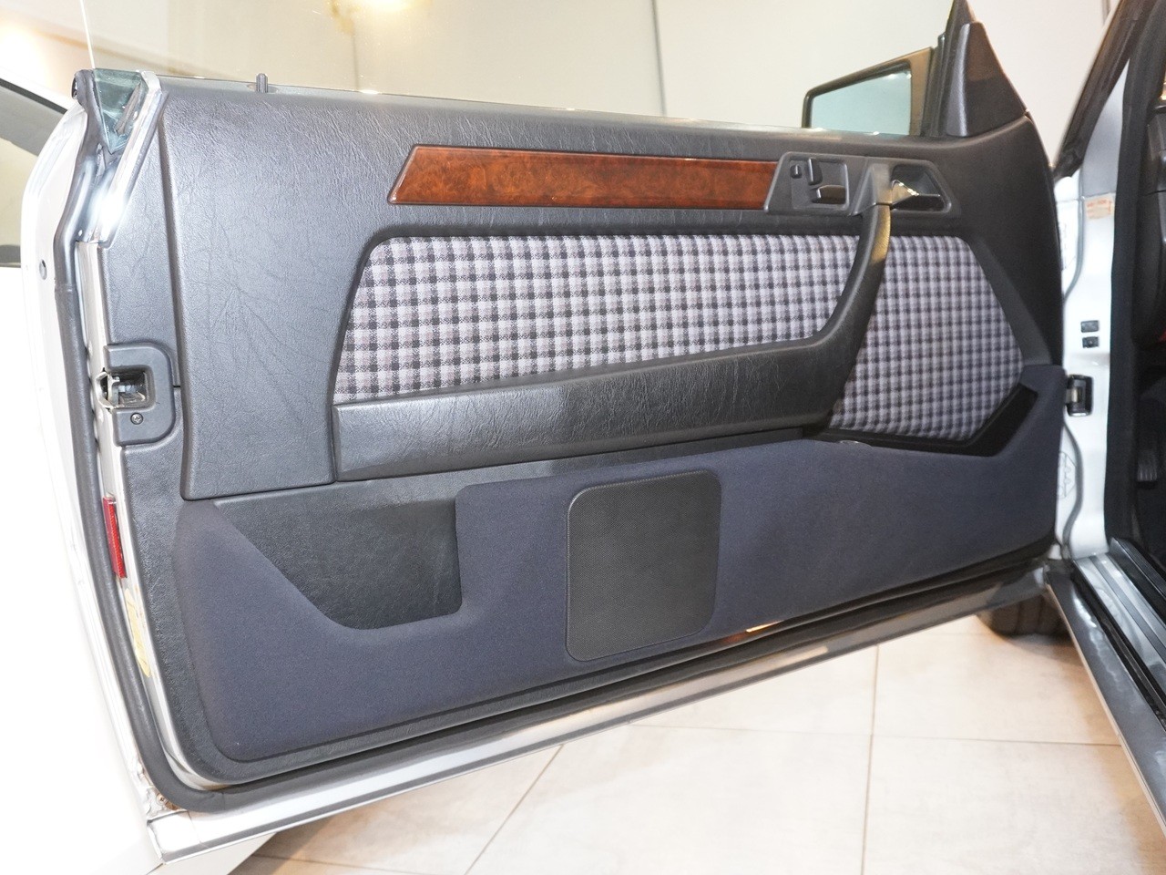 メルセデスベンツ　Eクラス