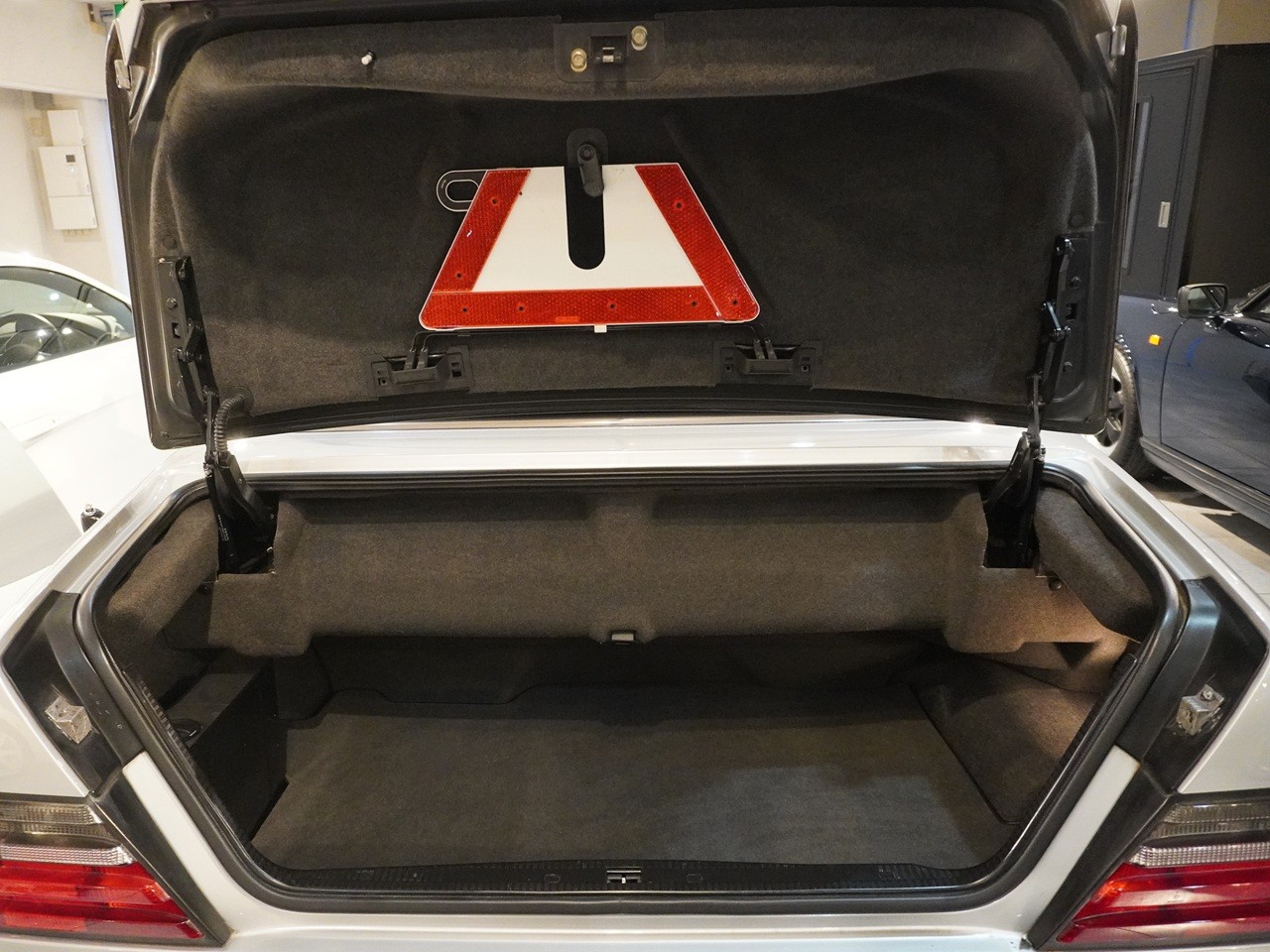 メルセデスベンツ　Eクラス