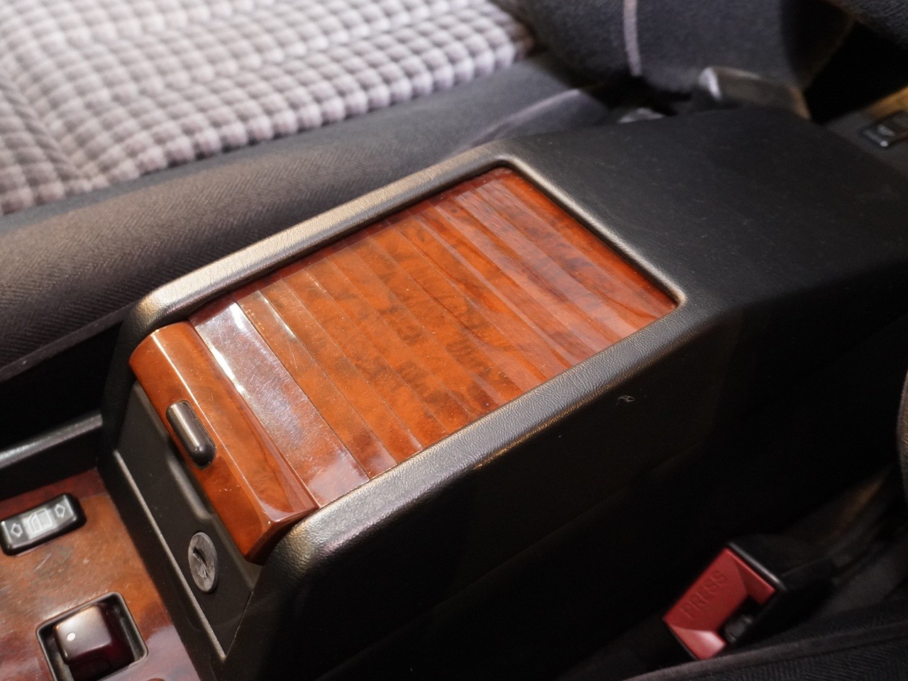 メルセデスベンツ　Eクラス