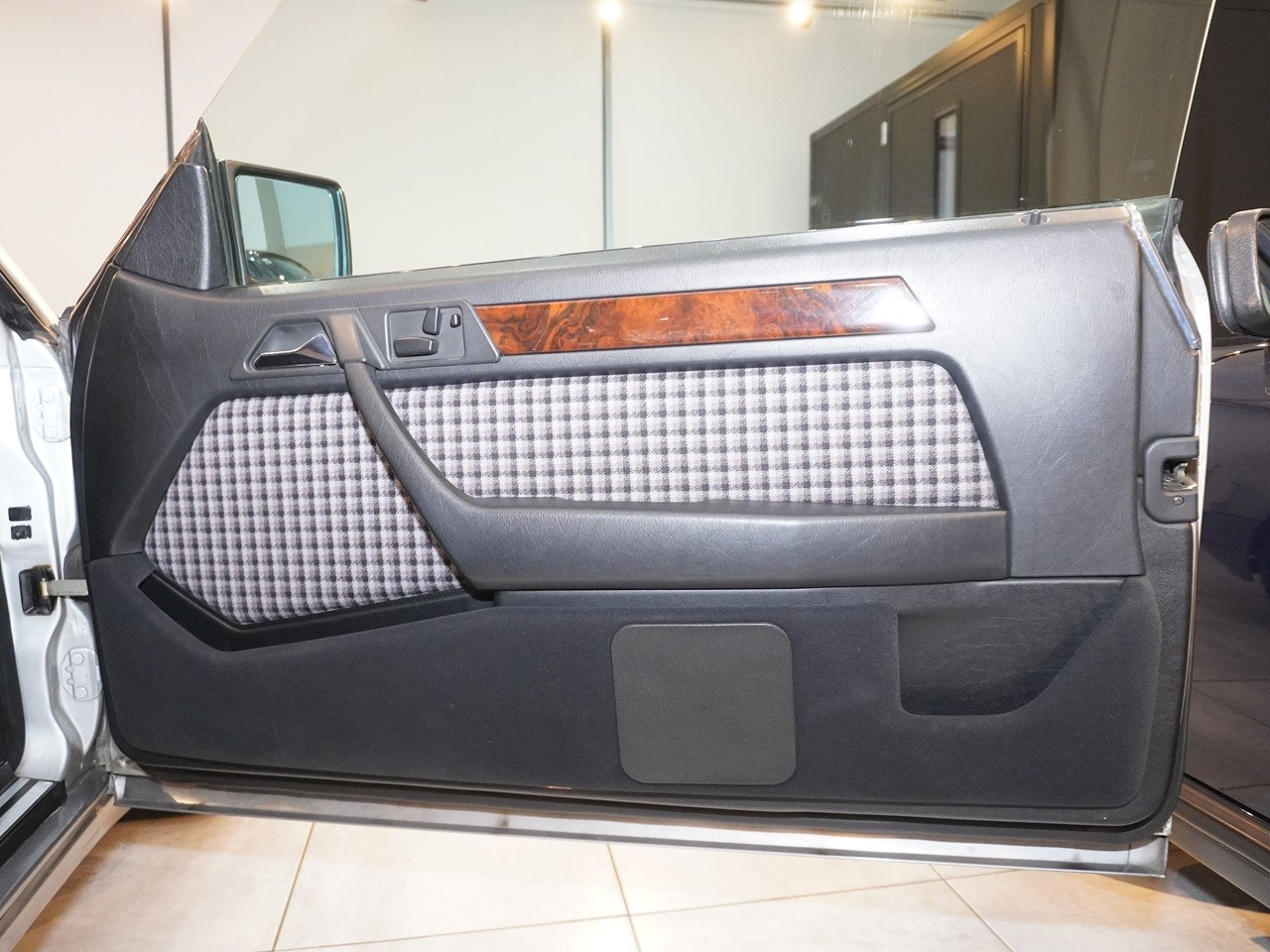 メルセデスベンツ　Eクラス