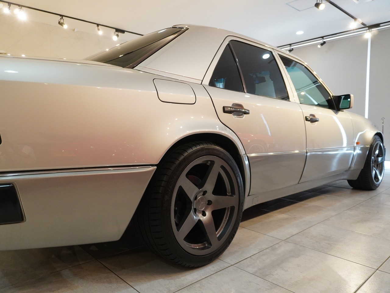 メルセデスベンツ　ミディアムクラス