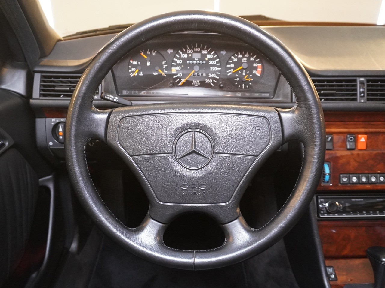 メルセデスベンツ　ミディアムクラス