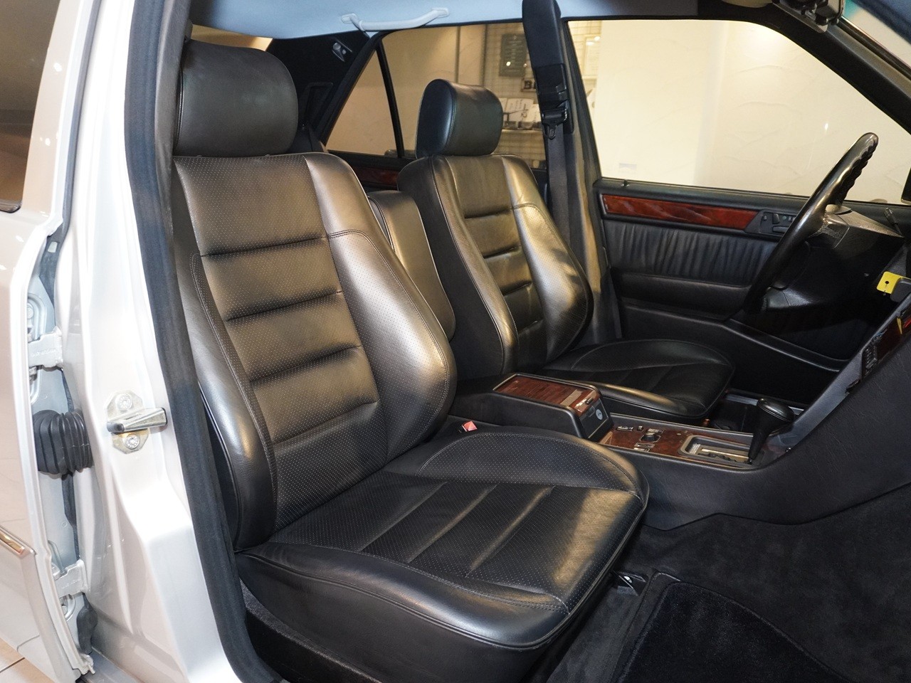 メルセデスベンツ　ミディアムクラス