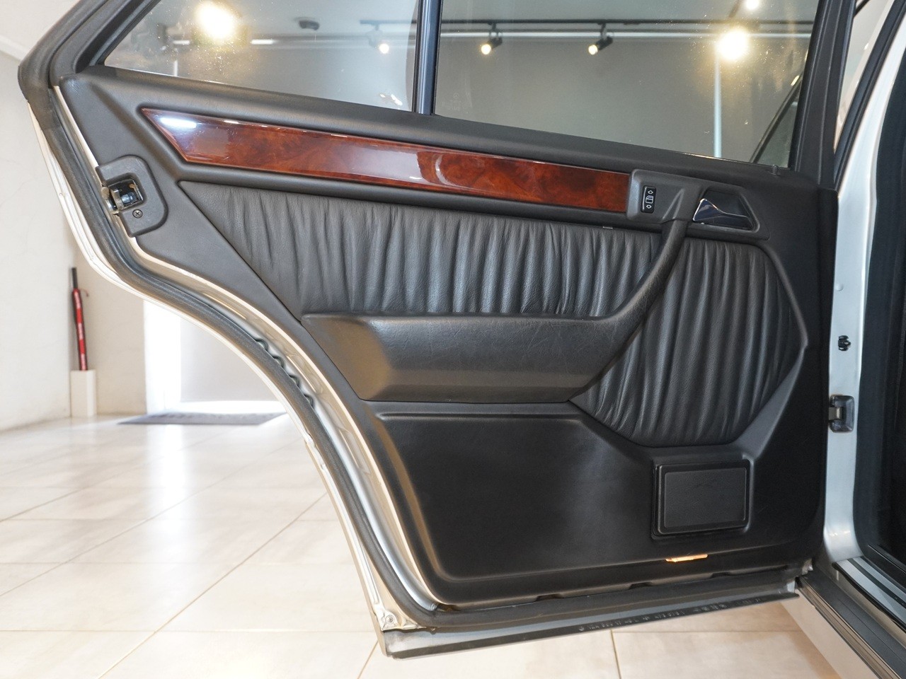 メルセデスベンツ　ミディアムクラス