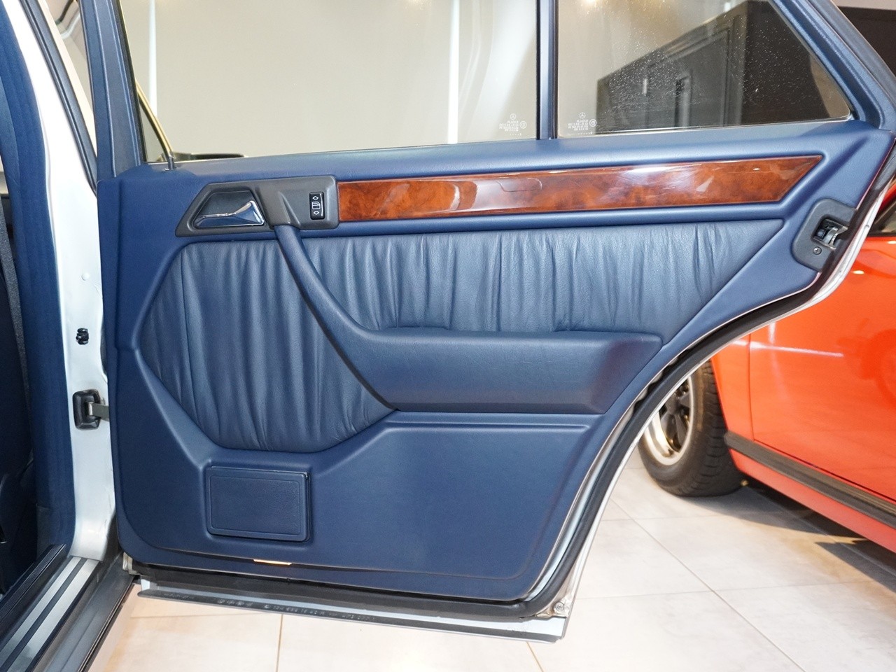 メルセデスベンツ　ミディアムクラス