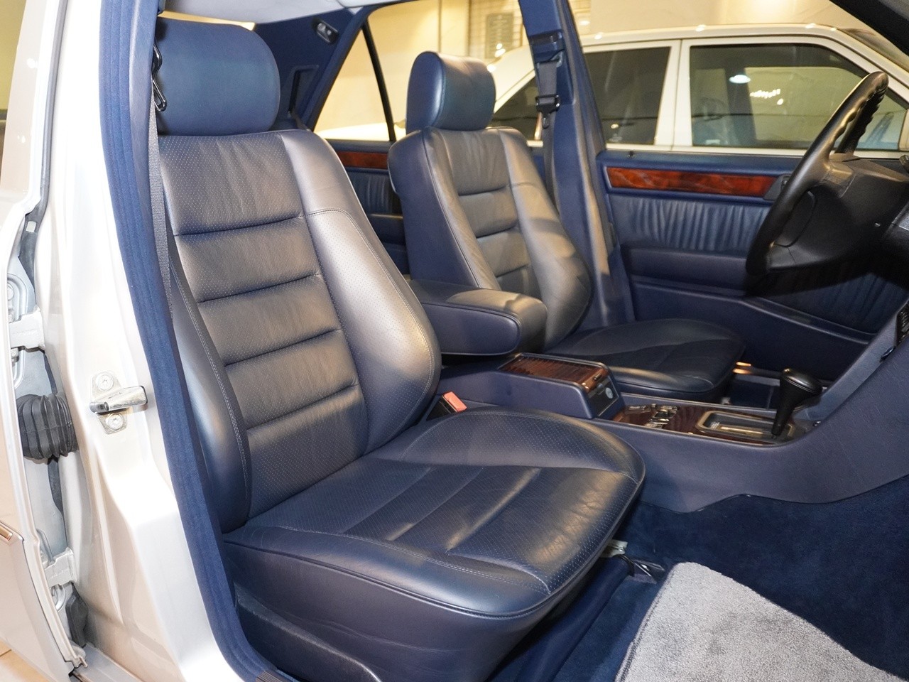 メルセデスベンツ　ミディアムクラス