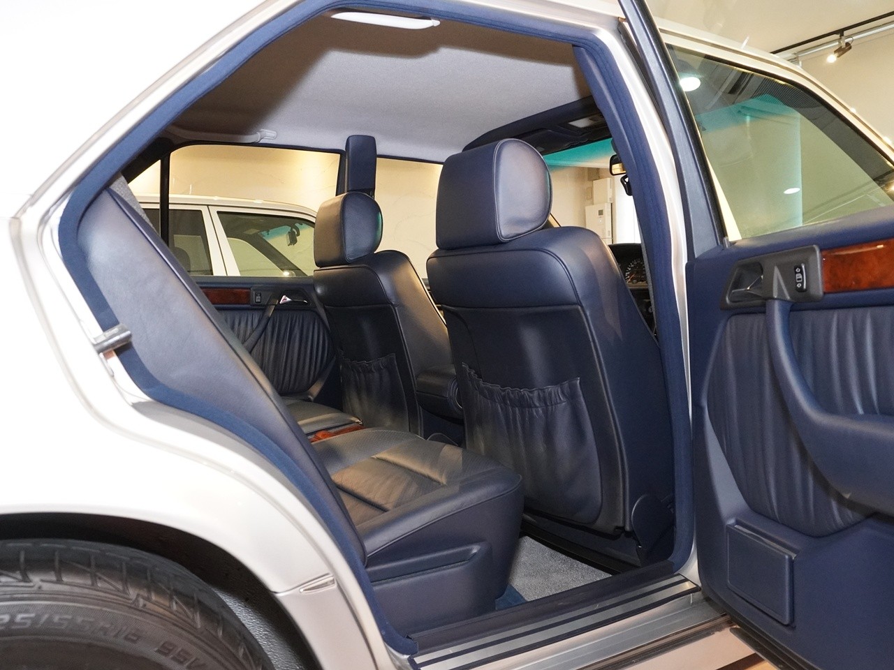 メルセデスベンツ　ミディアムクラス